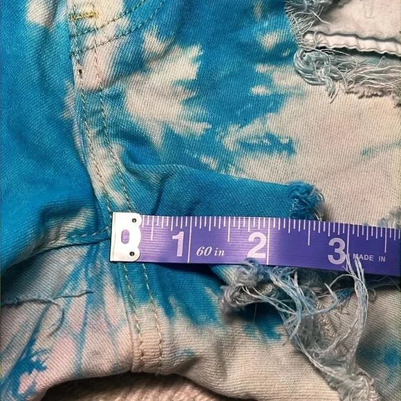 Ardene Turquoise & Pink Denim Shorts. Size 1 - Picture 8 of 8